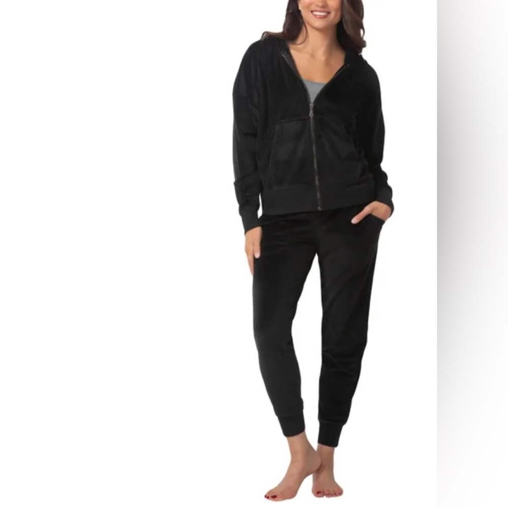 Felina Ladies' 2-piece Velour Set. NEW WITH TAGS.